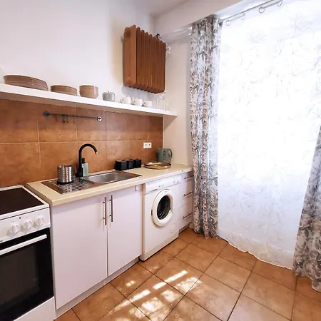 Enjoy! Stare דירה