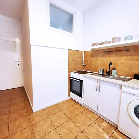 Enjoy! Stare דירה